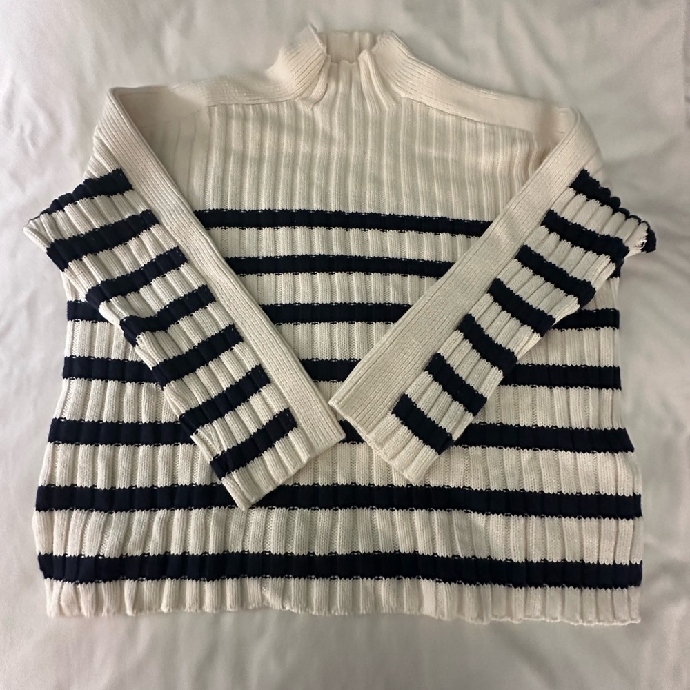 ⚓️Abercrombie and Fitch Funnel Neck Sweater in Navy and White size XL NWOT⚓️